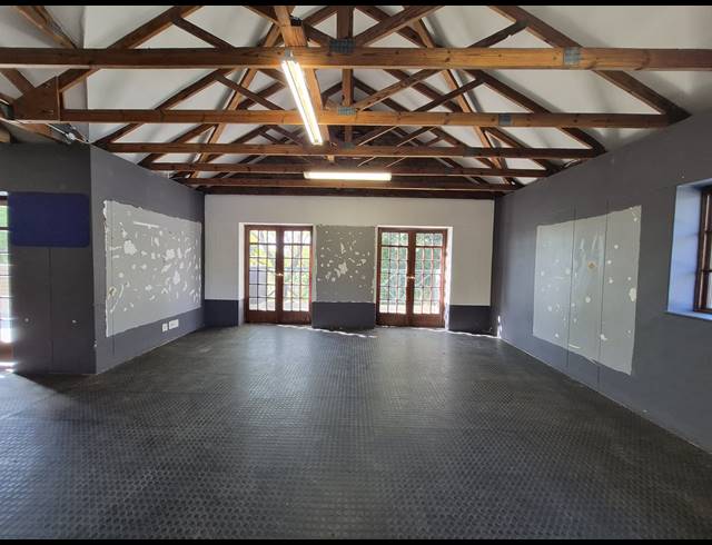 127M² OFFICE TO LET IN PARKMORE